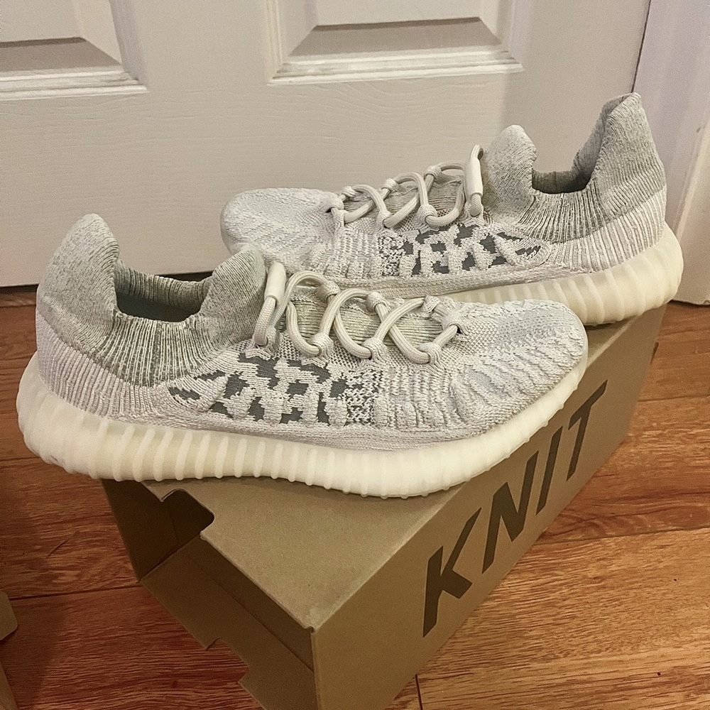 Adidas Yeezy 350 V2 Cmpct Womens 7.5